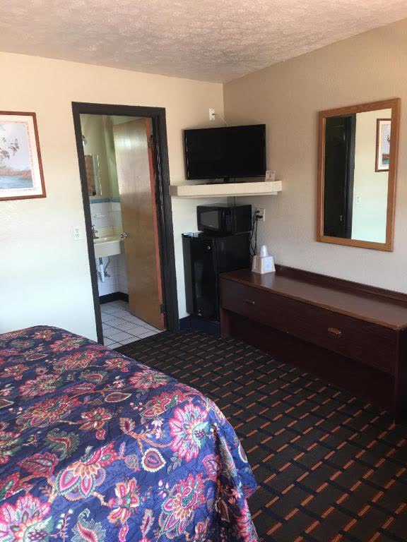 Best Value Inn Motel Sandusky room